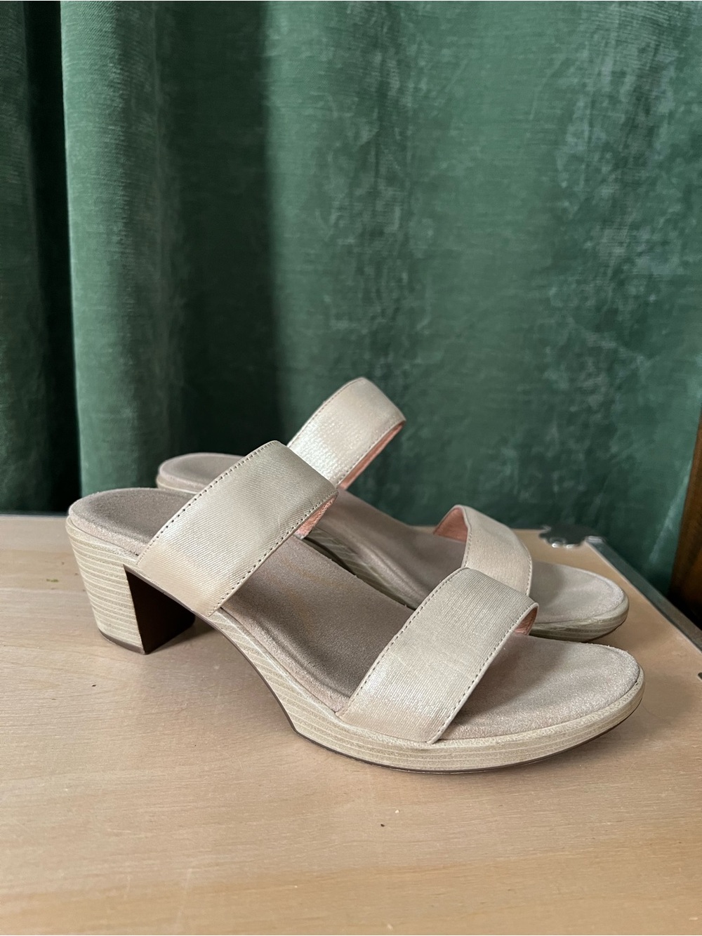 Naot Women's Light Gold Beige Metallic Block Heel Sandals Size 7.5 (38) EUC
